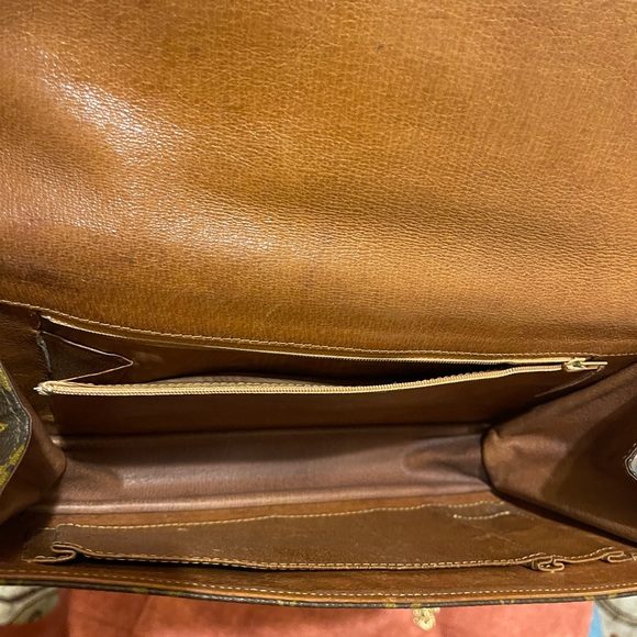 Louis Vuitton Vintage Monogram Clutch - Picture 5 of 12